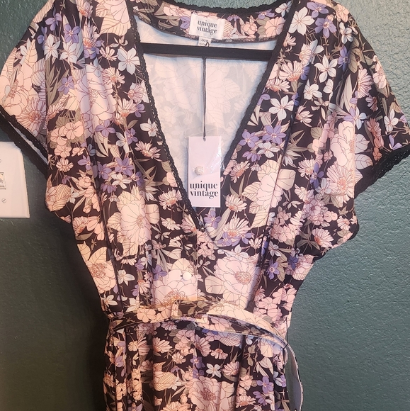 Unique Vintage Black & Pink Floral Flutter Sleeve Swing Dress - 2X/18 NWT - Picture 2 of 3